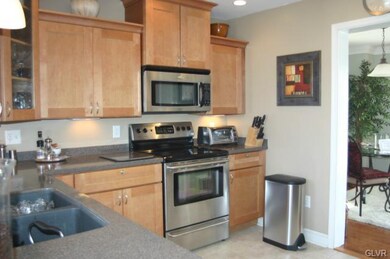 1032 Maple St, Bethlehem, PA 18018 - photo 3