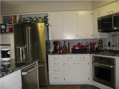 GOURMET KITCHEN
