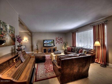 7 - Living Room Detail