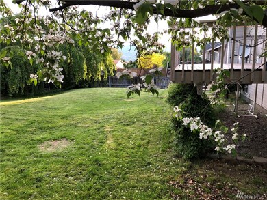 1008 12th St NE, East Wenatchee, WA 98802 - photo 3