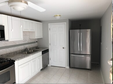 126 Pecos Cir, Carpentersville, IL 60110 - photo 2