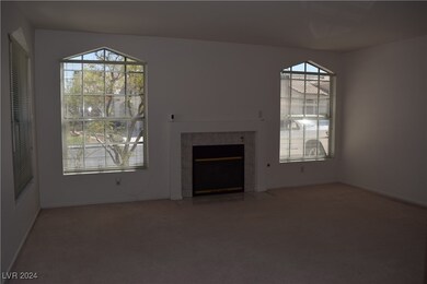 Large Living Room w/fireplace