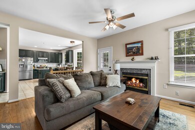 3587 Lions Field Rd, Triangle, VA 22172 - photo 7