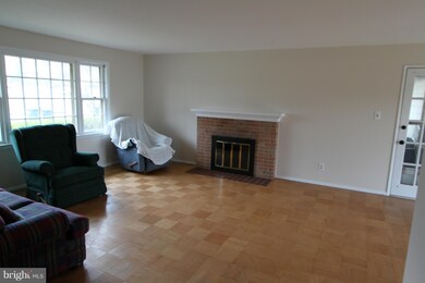 10701 Almond St, Fairfax, VA 22032 - photo 5