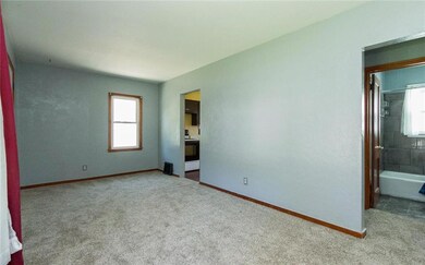 1211 E 33rd Ct, Des Moines, IA 50317 - photo 5