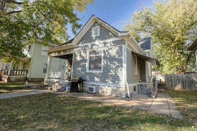 1006 Laramie St, Manhattan, KS 66502 - photo 2