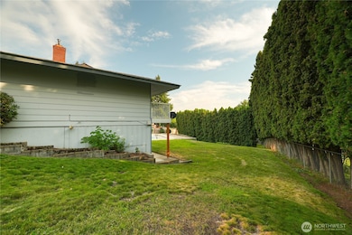 902 N Kenroy Terrace, East Wenatchee, WA 98802 - photo 2