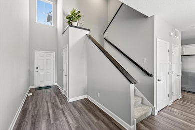 Entry foyer w/ 16 ft  vaulted ceilings.