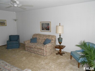 3328 Fairhaven Rd, Davenport, IA 52807 - photo 2