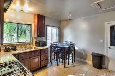 Front unit: Completely remodeled kitchen with gran