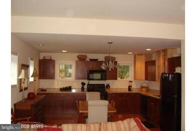 5910 Oak Twin Ct unit C, Linthicum Heights, MD 21090 - photo 2