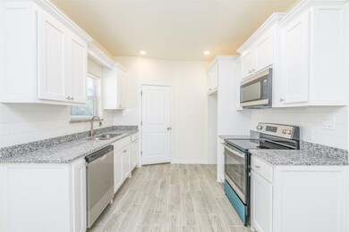 1307 Phoenix Ct, Granbury, TX 76048 - photo 6