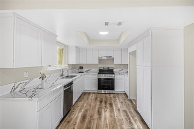 16395 Allthorn St, Hesperia, CA 92345 - photo 7