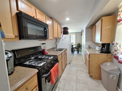 416 Amarillo Ct, Carpentersville, IL 60110 - photo 5