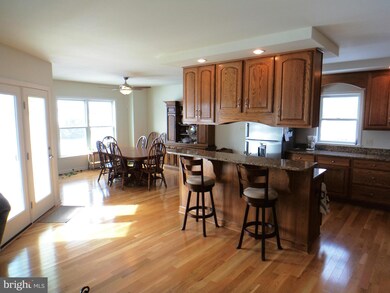 370 Wayburn St, Greencastle, PA 17225 - photo 6