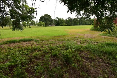 2100 Ducros St, Bay City, TX 77414 - photo 3