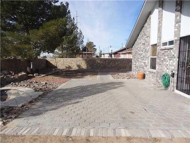 13984 Lago Seco Dr, Horizon City, TX 79928 - photo 3