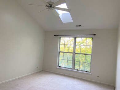 138 Pembroke Cir unit 8BS, Lake Bluff, IL 60044 - photo 5