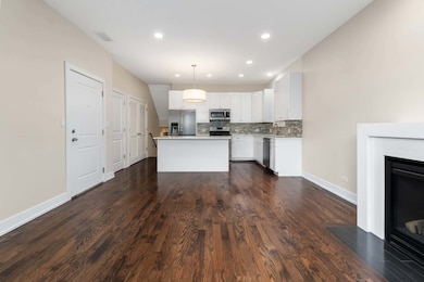 3514 N Sacramento Ave unit 3S, Chicago, IL 60618 - photo 3