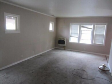 924 SW Rogue River Ave, Grants Pass, OR 97526 - photo 5