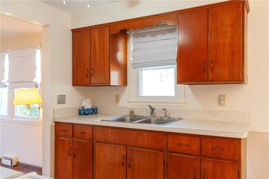 110 Crest Dr, Pawtucket, RI 02861 - photo 7