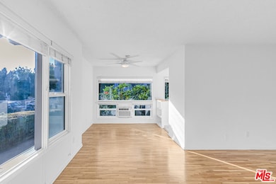 122 N Croft Ave unit 1, Los Angeles, CA 90048 - photo 2