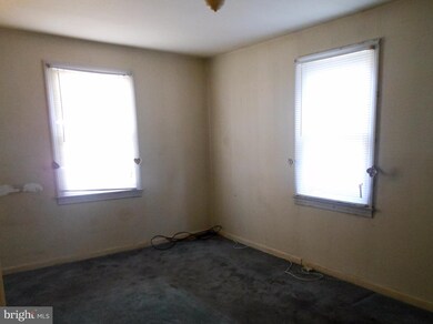 805 S Woodlynn Rd, Essex, MD 21221 - photo 5