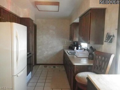 2433 Larchmont Dr, Wickliffe, OH 44092 - photo 5