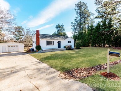 1907 Lynnwood Dr, Statesville, NC 28677 - photo 2