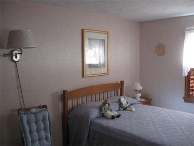 22 Cleveland Ave, Westfield, MA 01085 - photo 6