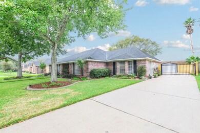 2004 Plantation Dr, Friendswood, TX 77546 - photo 2