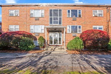 1105 Lexington St unit 102, Waltham, MA 02452 - photo 2