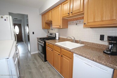 44 Arrowood Ct unit 610, Staten Island, NY 10309 - photo 7