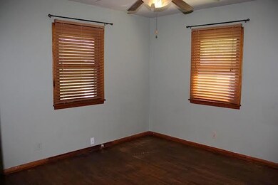 728 E 11th St N, Newton, IA 50208 - photo 6