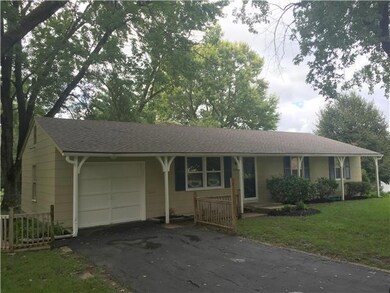 7002 Halsey Dr, Shawnee, KS 66216 - photo 2