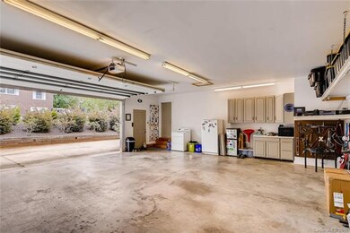 Ok this garage is so big you can't fit it into one