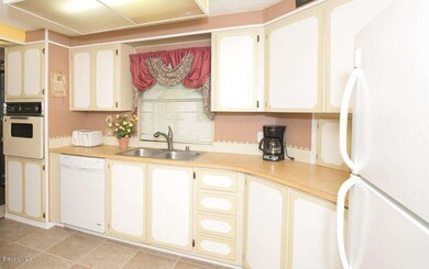 742 Periwinkle - Kitchen 2