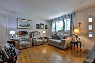 5643 Red Cedar Dr, Cincinnati, OH 45224 - photo 3