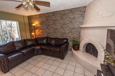Living Room 4 (1 of 1)