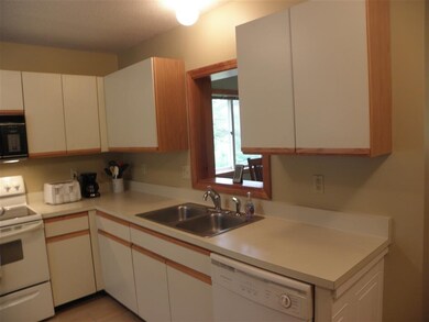 69 Manor Rd unit 4, Lincoln, NH 03251 - photo 5