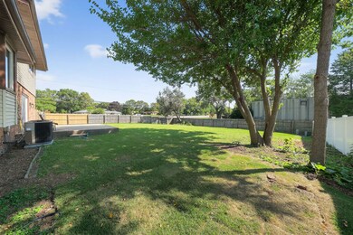 7501 Cambridge Rd, Darien, IL 60561 - photo 6