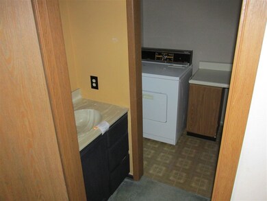 1308 Rainbow Dr, Cedar Falls, IA 50613 - photo 3