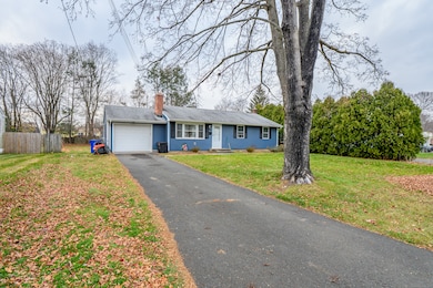 124 Bel-Aire Cir, Windsor Locks, CT 06096 - photo 2