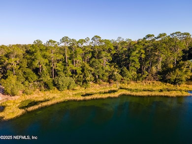 305 N West St, Interlachen, FL