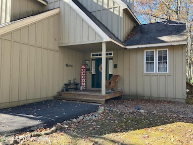 408 Gentian Ln, Pocono Pines, PA 18350 - photo 4