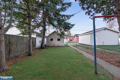 16 4th St SW, Chisholm, MN 55719 - photo 3