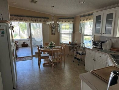 611 Sunshine Dr unit 611, Frostproof, FL 33843 - photo 4