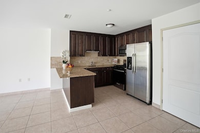 200 Carney St unit 203, Glen Cove, NY 11542 - photo 7