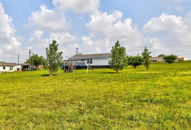 232 Latham Ln, Rhome, TX 76078 - photo 4