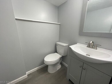 5537 Thomas St, Maple Heights, OH 44137 - photo 7